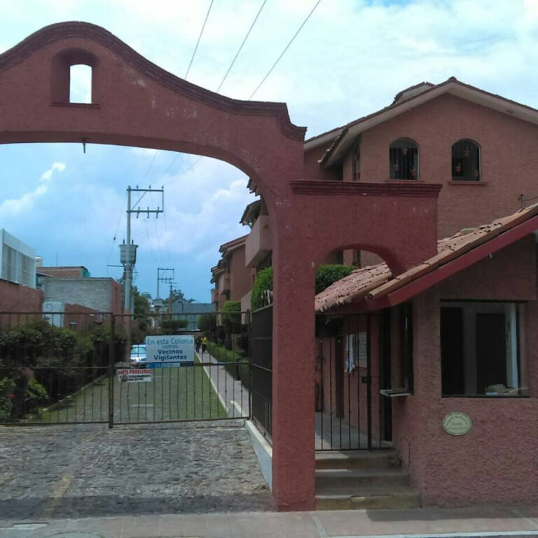 Acceso principal al condominio