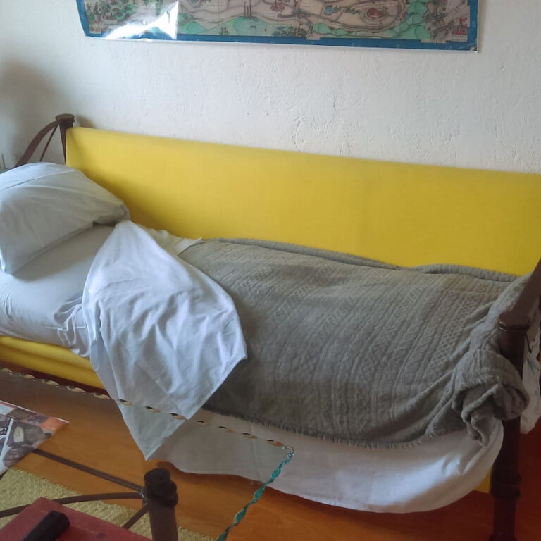 Sala con sofá cama